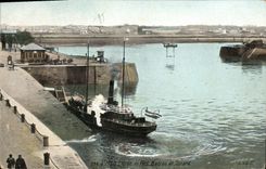 VINTAGE POSTCARD Boat St Malo Entered of the port Boat of Dinard