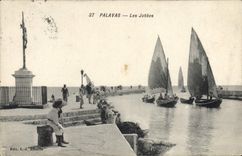 VINTAGE POSTCARD Bateau Fishes Palavas the piers