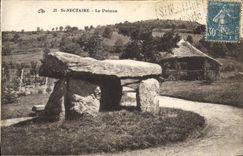 CPA Menhir Dolmen St Nectaire Le dolmen