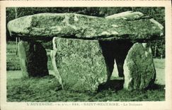 CPA Menhir Dolmen Auvergne Saint Nectaire Le dolmen 