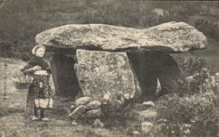 CPA Menhir Dolmen Saint Nectaire Enfant Auvergne 