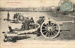 CPA Militaria Artillerie de campagne Materiel de 75 Remplacement des hommes manquant 