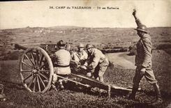 CPA Militaria Camp de Valdahon 75 en batterie 