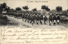 CPA Militaria Nos soldats Retour des manoeuvres 