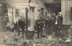 CPA Militaria La popote des manoeuvres 