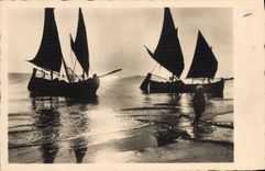 VINTAGE POSTCARD Bateau Fishes