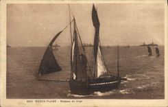 VINTAGE POSTCARD Bateau Fishes Berck Bateaux beach with the broad one