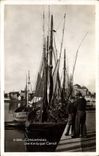 VINTAGE POSTCARD Bateau Fishes Concarneau a sight of the Carnot quay