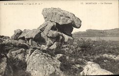 CPA Dolmen Menhir Normandie Mortain Le dolmen