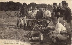CPA Militaria Camp de Carpiagne Mitrailleuse au tir