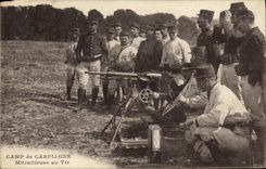 CPA Militaria Camp de Carpiagne Mitrailleuse au tir