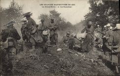 CPA Militaria Les grandes manoeuvres de 1905 La Grand Halte A vos gamelles