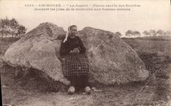CPA Dolmen Menhir Locronan La jument Pierre sacree des Druides Folklore 