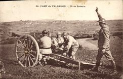 CPA Militaria Camp de Valdahon 75 en batterie