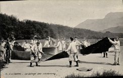 CPA Militaria Le battage des couvertures