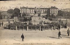 CPA Toulouse La statue de Riquet et l'ecole nationale Veterinaire 