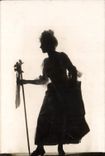 CPA Contre la lumiere Femme