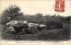 CPA Dolmen Menhir Environs de Bagnoles de l'Orne Le dolmen de la Bertiniere 