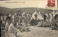 CPA Militaria Camp de Carpiagne la soupe