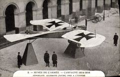 CPA Militaria Paris Musee de l'armee Aeroplane allemand pris a l'ennemi