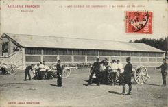 CPA Militaria Artillerie de campagne Au champ de manoeuvres