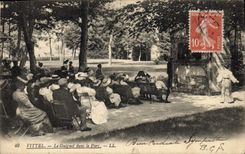 CPA Theatre Vittel Le Guignol dans le parc TOP