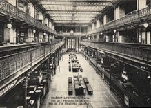 VINTAGE POSTCARD Bank Paris Crédit Lyonnais One of the principal galleries