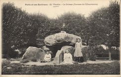 CPA Dolmen Menhir Paris et ses environs Meudon Le dolmen Terrasse de l'observatoire Enfants Folklore