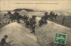 VINTAGE POSTCARD Militaria assembled Artillery and the obstacles Crossing of a narrow way and boxes