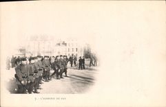 VINTAGE POSTCARD Militaria the exercise of the step