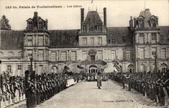 VINTAGE POSTCARD Napoleon 1st Palate of Fontainebleau good-byes