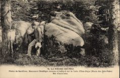 CPA Dolmen Menhir La pierre des fees Pierre de sacrifice Monument druidique Monts des Bois Noirs
