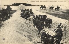 CPA Militaria L'artillerie montee et les obstacles Demi tour dans un chemin etroit 