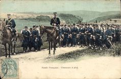 VINTAGE POSTCARD Militaria French Army Hunters has foot