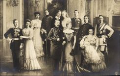 VINTAGE POSTCARD Royal family