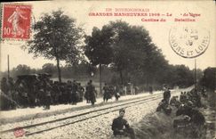 El ejército de Militaria de la POSTAL de la VENDIMIA maniobra la cantina del batallón
