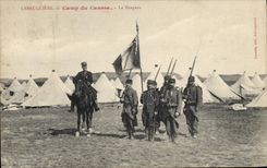 CPA Militaria Labruguiere Camp du Causse Le drapeau