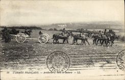 CPA Militaria Artillerie Mise en batterie 