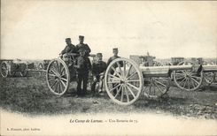 CPA Militaria Le camp de Larzac Une batterie de 75