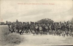 CPA Militaria Defile des troupes 