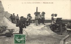 VINTAGE POSTCARD the Saline ones of Hyeres Collects salt TOP