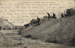 CPA Militaria L'artillerie montee et les obstacles Descente dans un fosse 