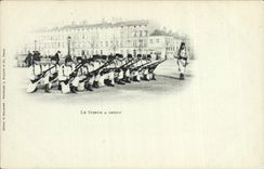 CPA Militaria Le tireur a genou