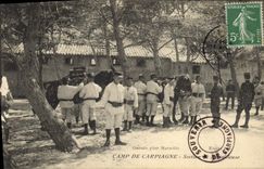 CPA Militaria Camp de Carpiagne Section de mitrailleuse 
