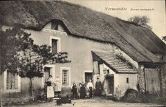CPA Folklore Normandie Ferme normande