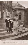 VINTAGE POSTCARD the Queen Elizabeth and her children