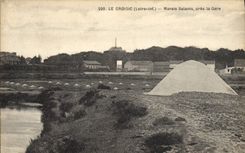 VINTAGE POSTCARD salt-water Marshes close Train station Croisic
