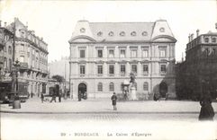 VINTAGE POSTCARD Bordeaux Bank the Savings bank Tram