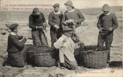 El folklore Normandía de la POSTAL de la VENDIMIA agrupa a pecadores que preparan sus líneas de Peche