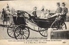 CPA Visite des souverains anglais a Paris 1914 La revue de Printemps SM La Reine Mary et Mme Poincare